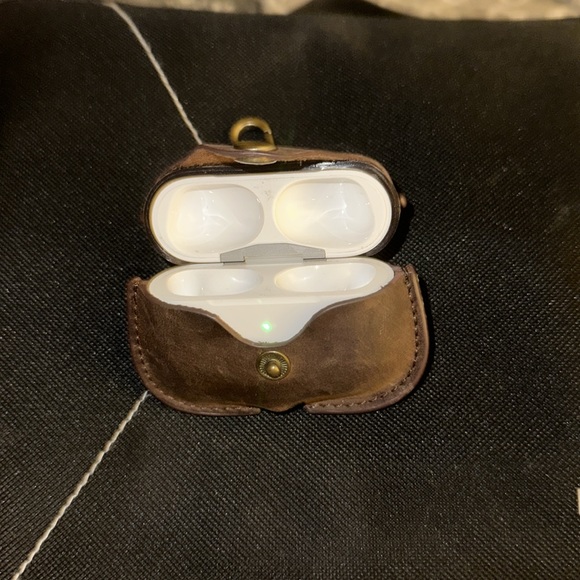 Genuine Leather AirPod, Pro 1-2-3 case - Picture 4 of 8